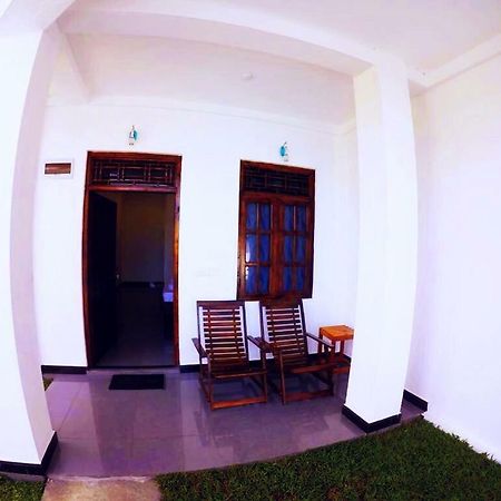 Guitar Bay Hotel Arugam Bay Buitenkant foto